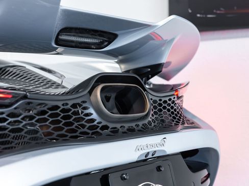 Used 2024 McLaren 750S image 18