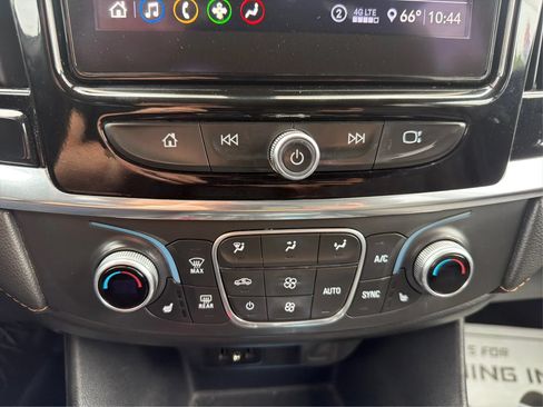 Used 2020 Chevrolet Traverse LT FWD image 27
