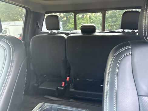 Used 2019 Ford F150 Lariat w/ Equipment Group 502A Luxury AWD/4WD image 7