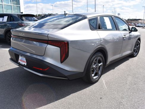 Used 2025 Kia K4 LXS image 9