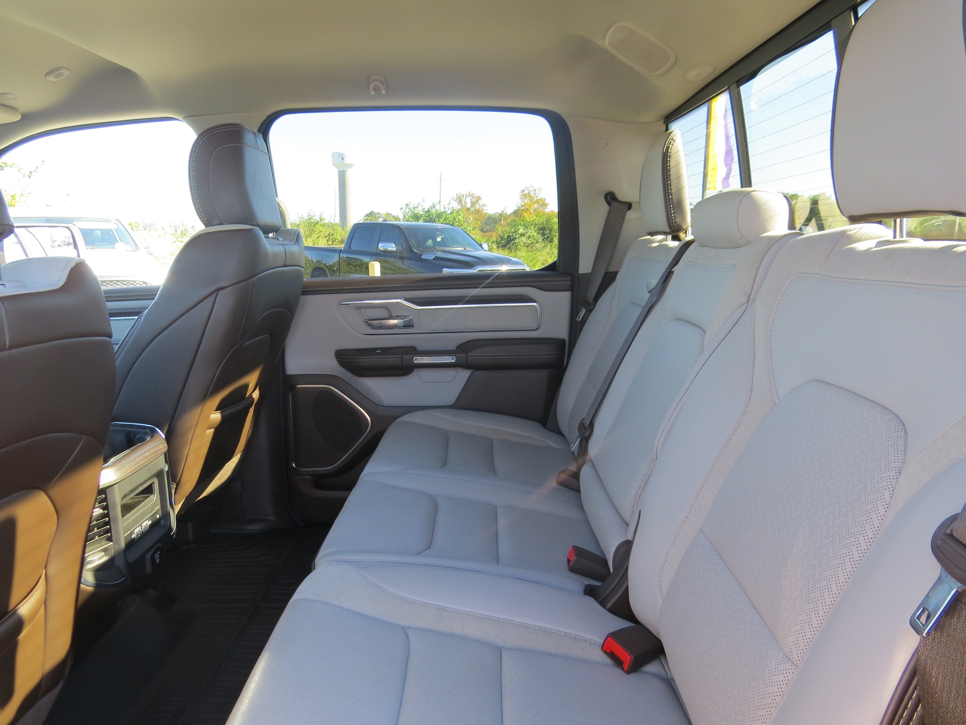 Used 2025 RAM 1500 Laramie AWD/4WD image 12