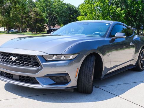 Used 2024 Ford Mustang Coupe RWD image 3