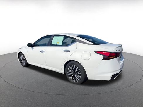 Used 2025 Nissan Altima 2.5 SV FWD image 10
