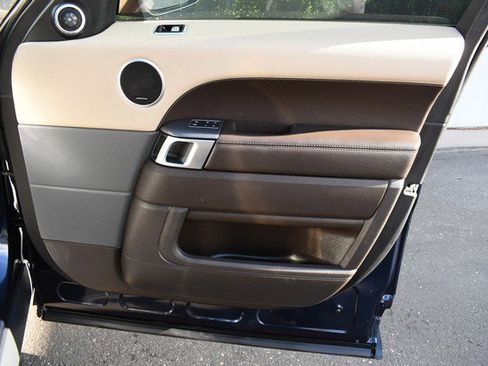 Used 2020 Land Rover Range Rover Sport SE image 24