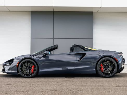 New 2026 McLaren Artura Spider RWD image 4