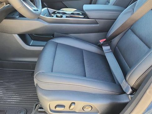 New 2026 Chevrolet Equinox LT w/ Convenience Package II AWD/4WD image 8