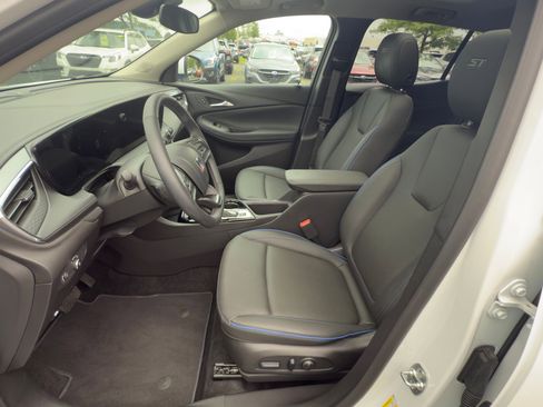 Used 2025 Buick Encore GX Sport Touring w/ Experience Buick Package image 16