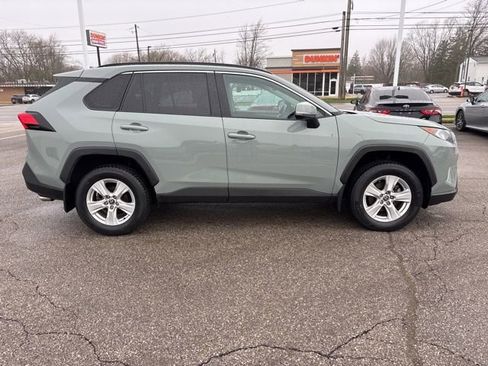 Used 2021 Toyota RAV4 XLE w/ Convenience Package image 3