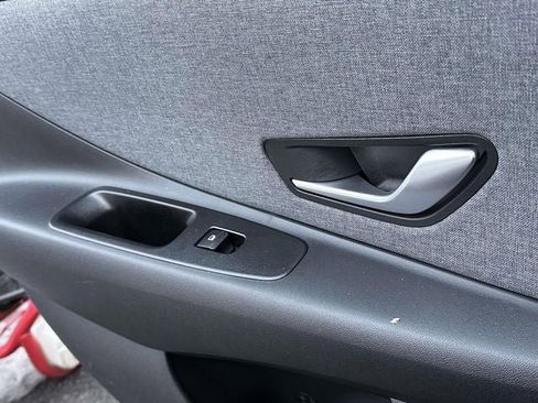 Used 2023 Hyundai Elantra Limited image 25