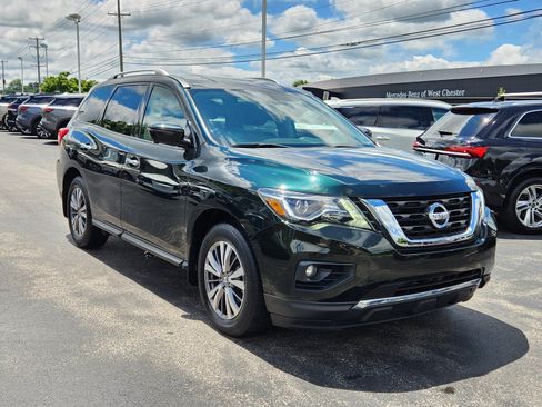Used 2019 Nissan Pathfinder SL AWD/4WD image 2