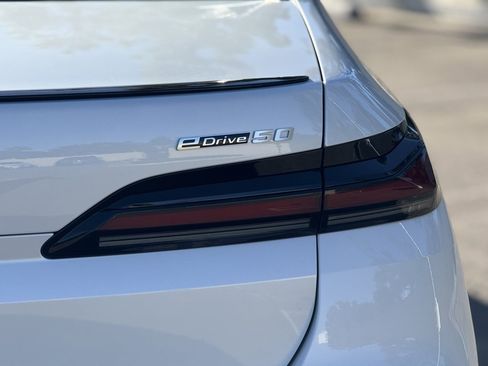 Used 2025 BMW i7 eDrive50 w/ M Sport Package image 15