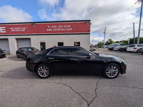 Used 2019 Chrysler 300 Limited AWD/4WD image 5