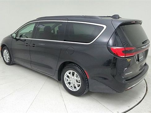 Used 2022 Chrysler Pacifica Touring-L image 7