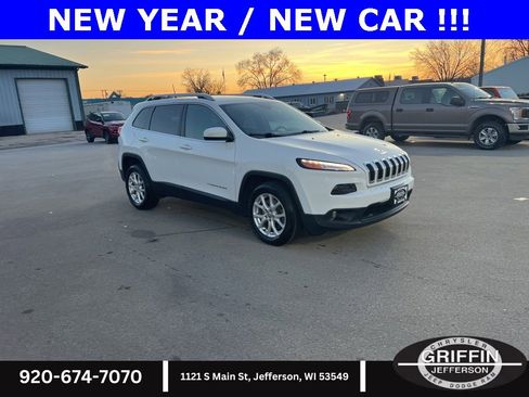 Used 2017 Jeep Cherokee Latitude w/ Cold Weather Group image 7