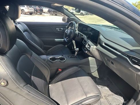 Used 2025 Ford Mustang Premium image 33