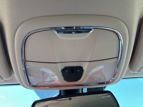 Used 2018 Jeep Cherokee Limited image 22