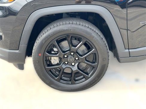 New 2026 Jeep Compass Latitude image 11