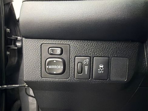 Used 2013 Toyota RAV4 XLE image 30