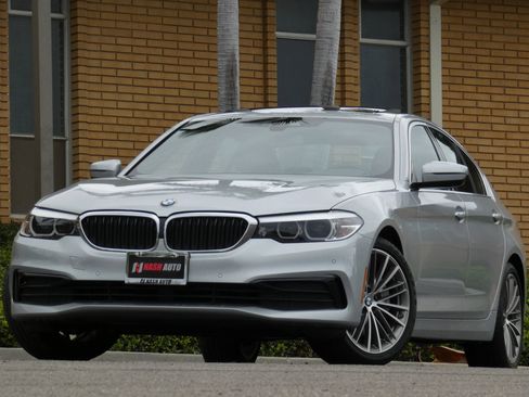 Used 2019 BMW 530i w/ Convenience Package image 2