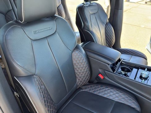 Used 2025 Jeep Grand Cherokee Summit image 31