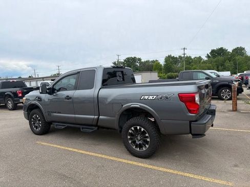 Used 2017 Nissan Titan PRO-4X w/ Pro-4x Convenience Package AWD/4WD image 2