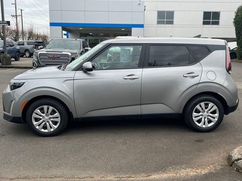 Used 2023 Kia Soul LX image 4