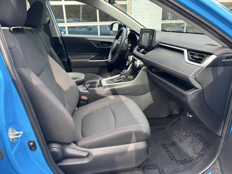 Used 2020 Toyota RAV4 LE w/ All Weather Liner Package AWD/4WD image 16
