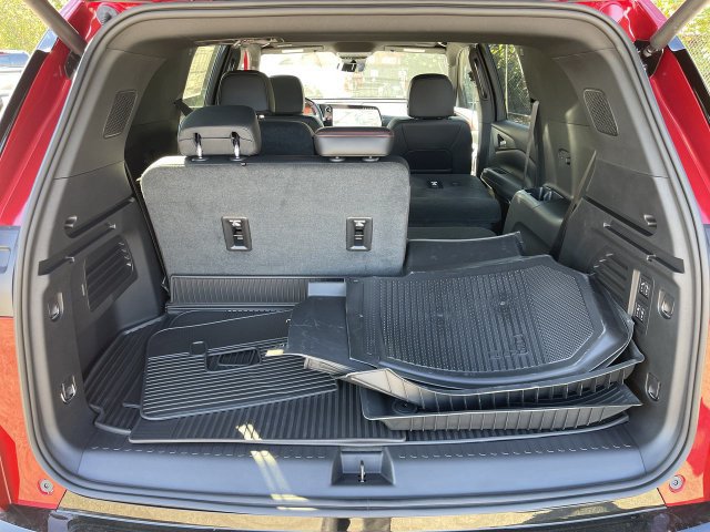 New 2027 Chevrolet Traverse RS w/ LPO, Floor Liner Package AWD/4WD image 25
