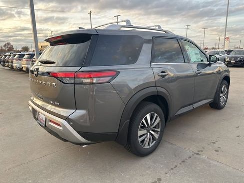 New 2025 Nissan Pathfinder SL image 5