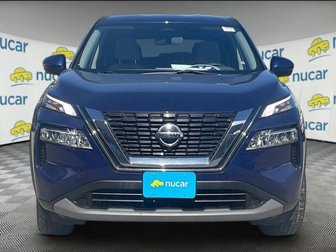 Used 2021 Nissan Rogue SV image 2