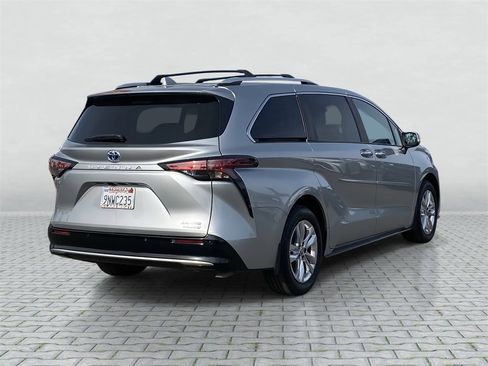 Certified 2024 Toyota Sienna Limited image 6