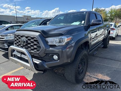 Used 2022 Toyota Tacoma TRD Off-Road image 4