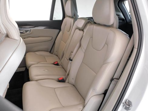 Used 2019 Volvo XC90 T5 Momentum image 41