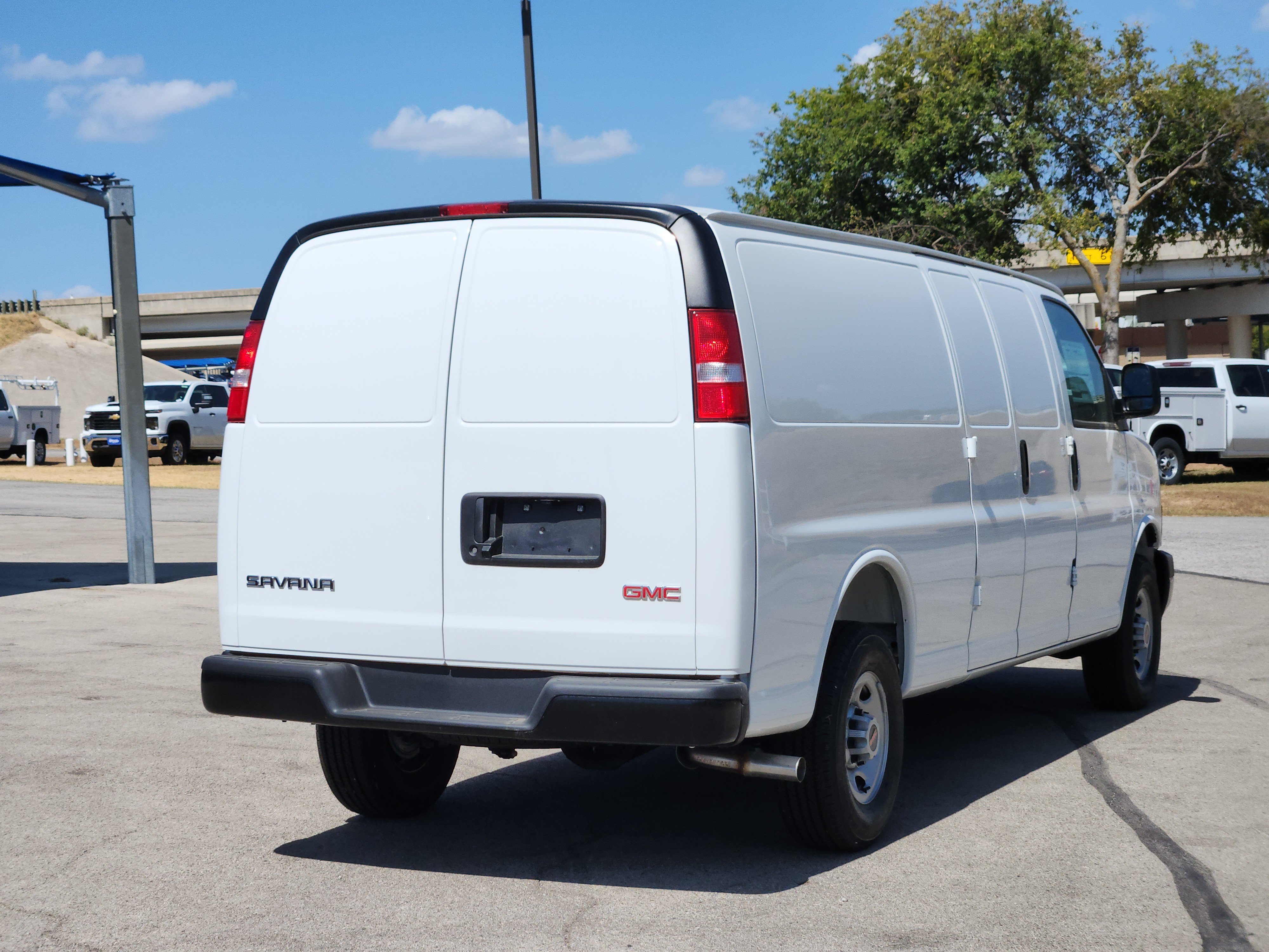 New 2026 GMC Savana 3500 Extended w/ Driver Convenience Package RWD image 4