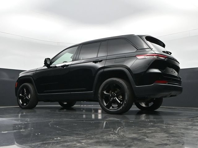 Used 2023 Jeep Grand Cherokee Limited w/ Black Appearance Package AWD/4WD image 49