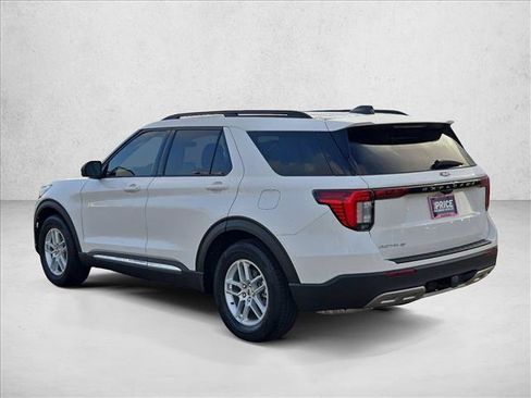 Used 2025 Ford Explorer Active w/ Active Comfort Package RWD image 8