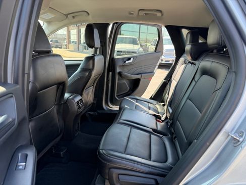 Used 2024 Ford Escape Platinum AWD/4WD image 30