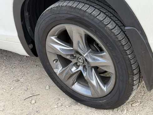 Used 2019 Toyota Highlander Limited Platinum image 7