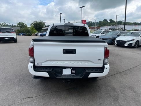 Used 2020 Toyota Tacoma TRD Sport w/ TRD Premium Sport Package AWD/4WD image 5