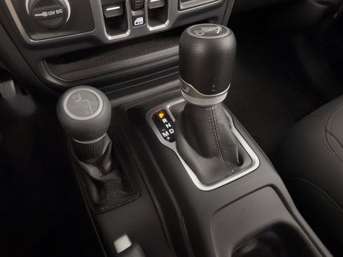 Used 2018 Jeep Wrangler Unlimited Sport S image 25