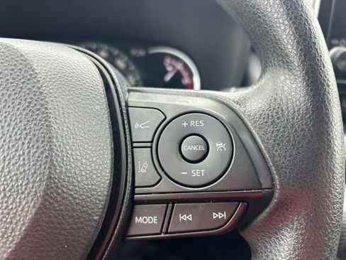 Used 2025 Toyota RAV4 XLE FWD image 18