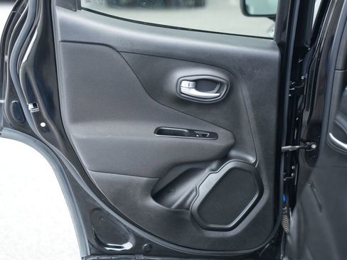 Used 2021 Jeep Renegade Latitude w/ Luxury Group I image 18