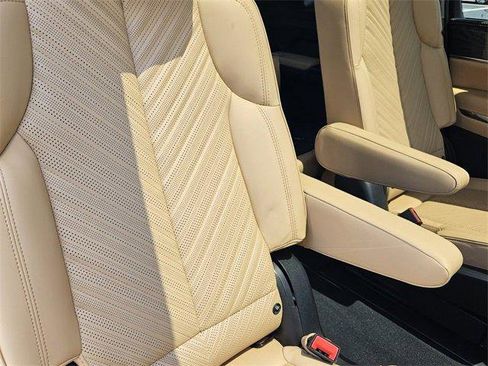 New 2026 Cadillac Escalade IQ Luxury 2 w/ LPO, Radiant Package image 19