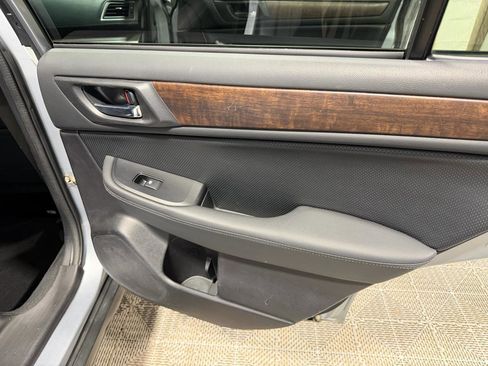 Used 2016 Subaru Outback 2.5i Limited image 16