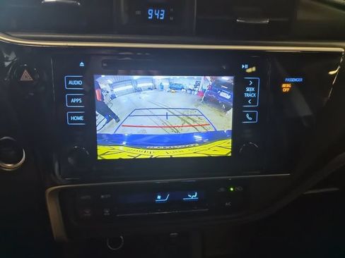 Used 2018 Toyota Corolla SE w/ SE Premium Package FWD image 16