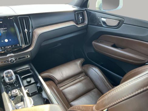 Used 2023 Volvo XC60 B5 Ultimate image 21
