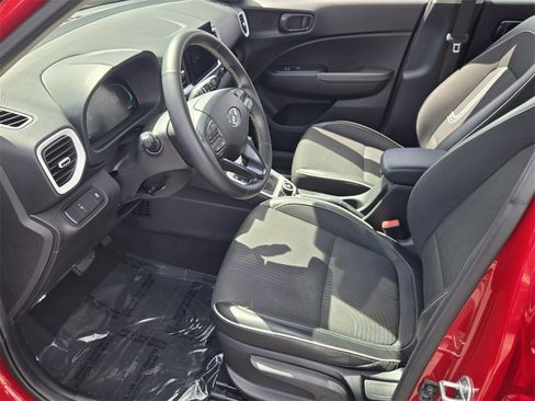 Certified 2023 Hyundai Venue Limited w/ Cargo Package image 10