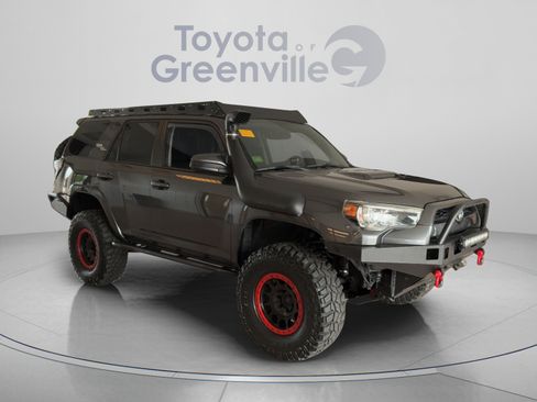 Used 2018 Toyota 4Runner TRD Off-Road w/ TRD Performance Package AWD/4WD image 8