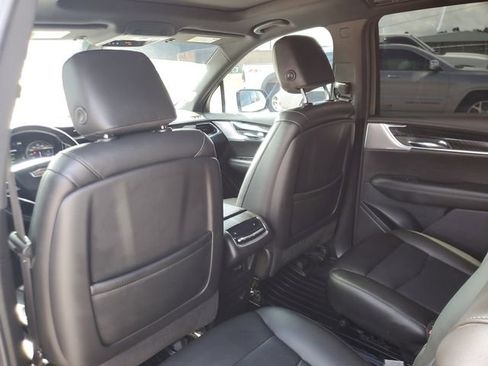 Used 2021 Cadillac XT6 Premium Luxury FWD image 12
