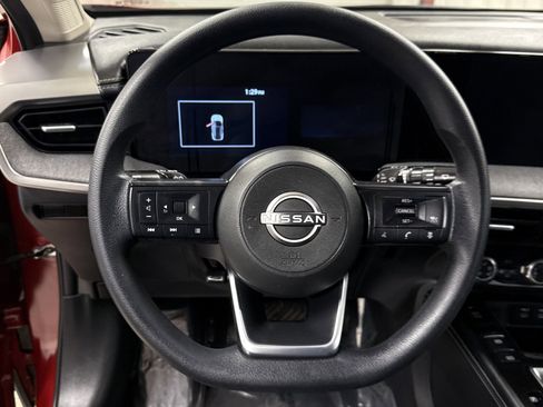 Used 2025 Nissan Kicks SV image 7